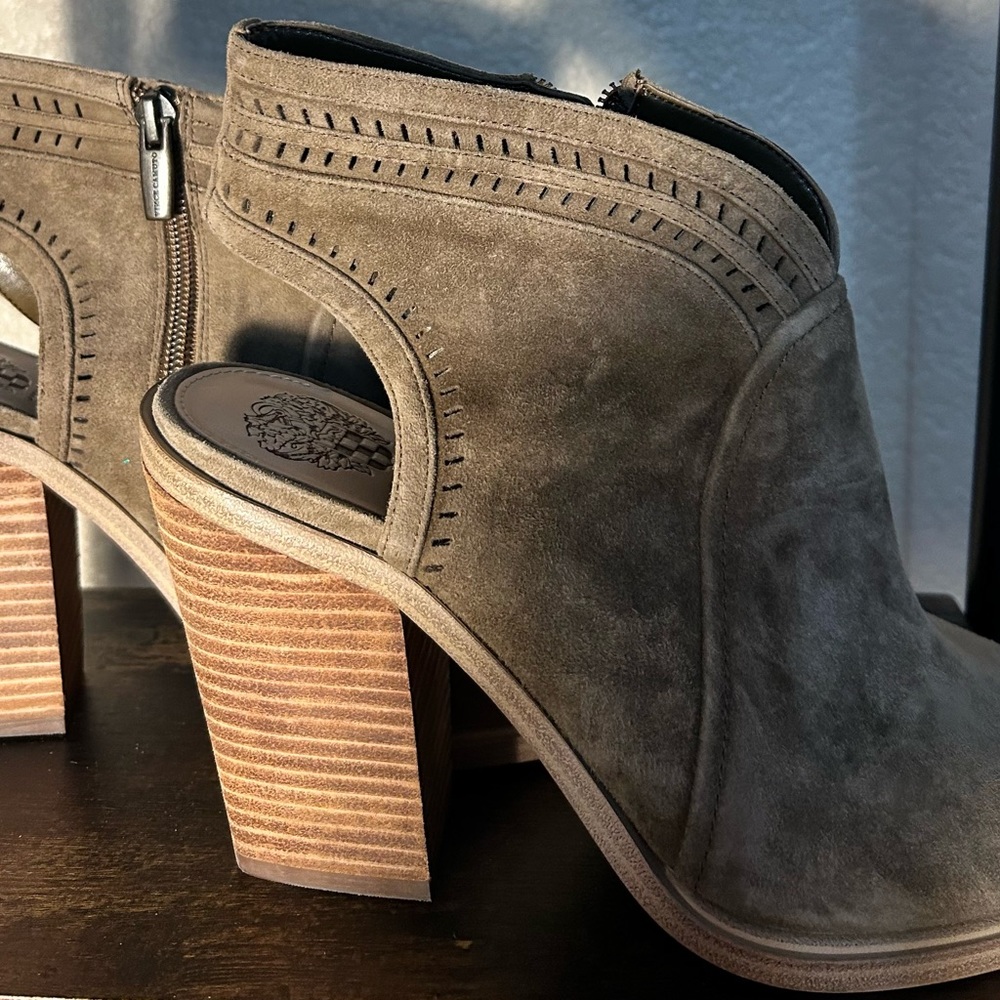VINCE CAMUTO size 9m suede lt brown heeled boot FREE SHIPPING